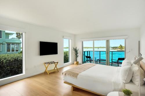 Televisyen dan/atau pusat hiburan di Beach Haus Bal Harbour