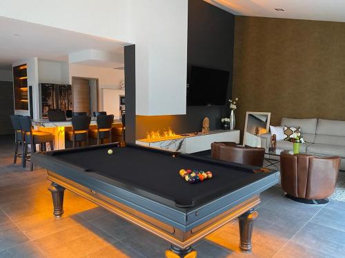a pool table in a room with a living room at Casa di Mamma in Trélazé