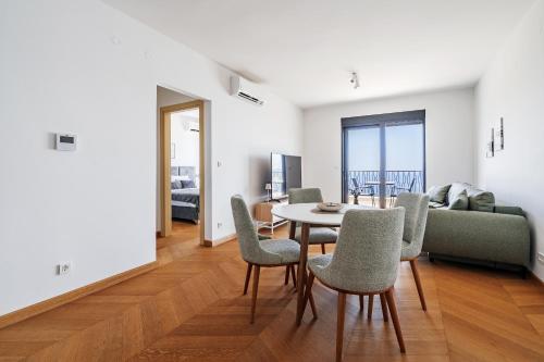 Χώρος καθιστικού στο Monte Living by In Property