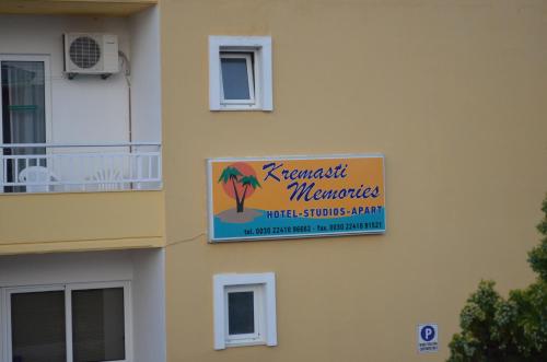 Certificado, premio, señal o documento que está expuesto en Kremasti Memories