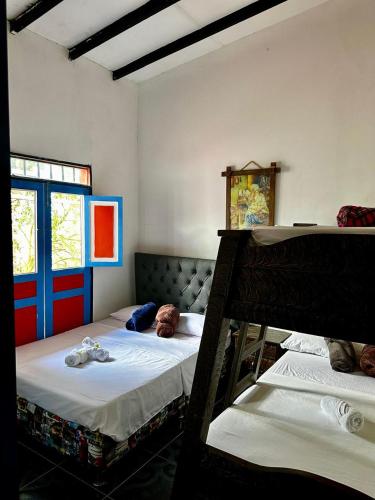 Katil atau katil-katil dalam bilik di Paisaje Cafetero Hotel Con Piscina y desayuno - Filandia