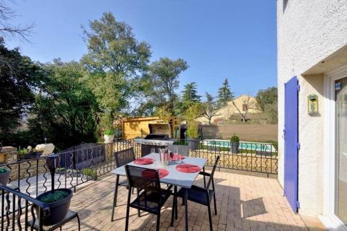 Villa tous conforts dans village calme proche Uzes