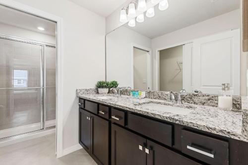 Ванная комната в 1287 Blue Paradise Way