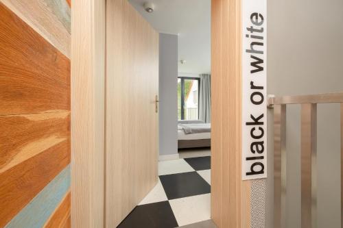 a room with a black and white checkered floor at Na Fali Restaurant&Apartaments in Pobierowo