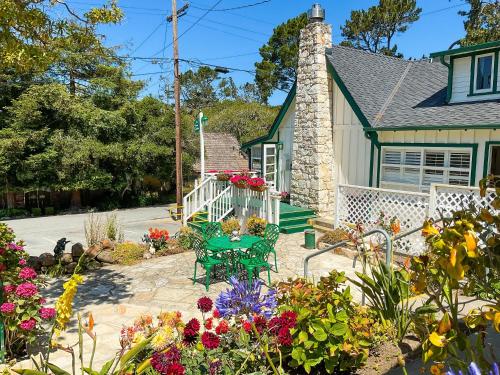 a garden in front of a house with flowers at Carmel Green Lantern Inn in Carmel