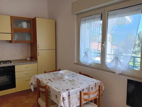 Kuchyň nebo kuchyňský kout v ubytování MAEV vacation home San Salvo