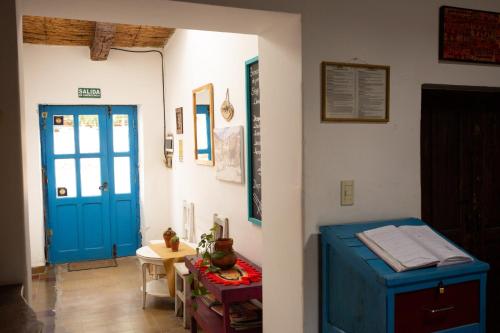 Una cama o camas en una habitación de Viracocha Art Hostel Cachi