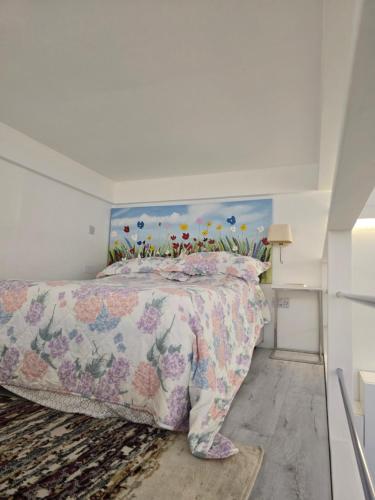Katil atau katil-katil dalam bilik di Bayview Designer Loft