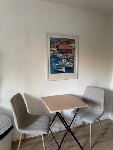 A seating area at Studio vieux Avignon et Parking