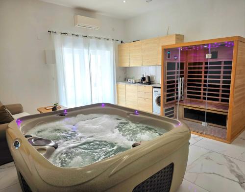 Photo de la galerie de l'établissement Love room Jacuzzi Sauna Privatif Marseille, à Marseille