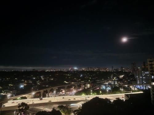 Pemandangan umum bagi São Paulo atau pemandangan bandar yang diambil dari apartmen