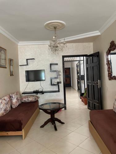 TV a/nebo společenská místnost v ubytování Appartement Familial avec Parking Sécurisé