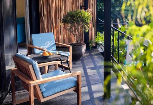 a chair and a table on a patio at Sumba Lodge in Manuel Antonio