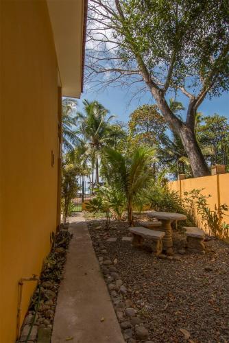 Zahrada ubytování Casa Tres Pochotes - Esterillos Oeste Beach Front