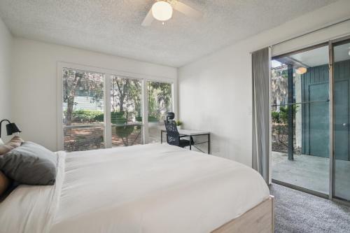 a bedroom with a large white bed and a window at The Trails M163 I Comfy 2 Bed 2 Bath in Gainesville
