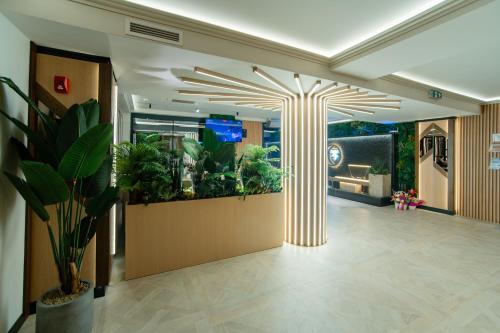 a lobby with a large aquarium with plants in it at Hotel Dorna in Vatra Dornei