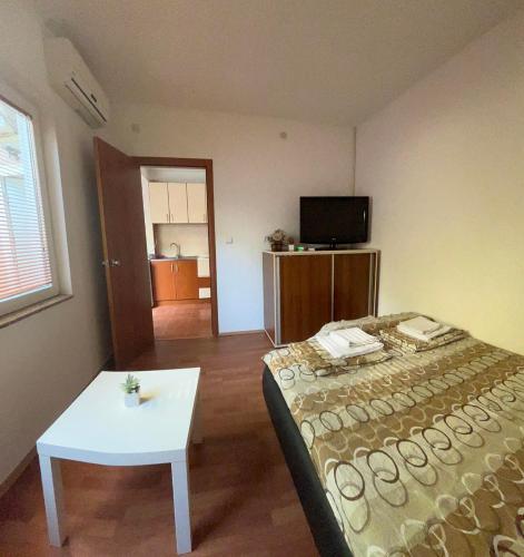 a small room with a bed and a table at Studio Tamara in Ohrid