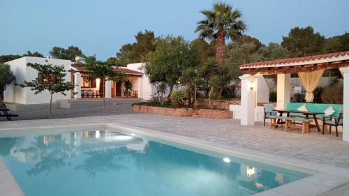 Casa Puig de Mar, con piscina y jardín'