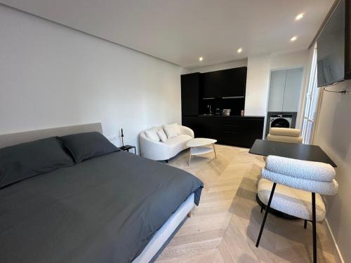 TV o dispositivi per l'intrattenimento presso Luxury Apartment Champ de Mars Eiffel Tower