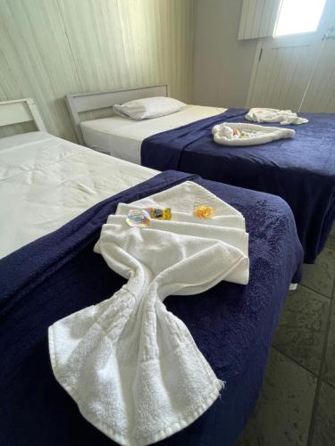two beds with white towels on top of them at Bela Vista Praia Hotel in Natal