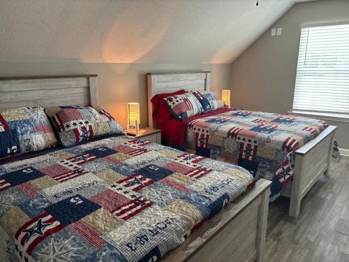 a bedroom with two beds and a window at Round Mountain Get Away! in Conway