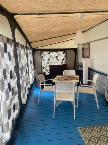 a room with a table and chairs and a couch at Maszoperia Sun4hel Kite & Wind & Surf in Jastarnia