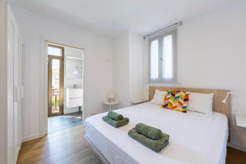 Postel nebo postele na pokoji v ubytování TrendyHomes Almerimar Beach, aire acondicionado, piscina, internet