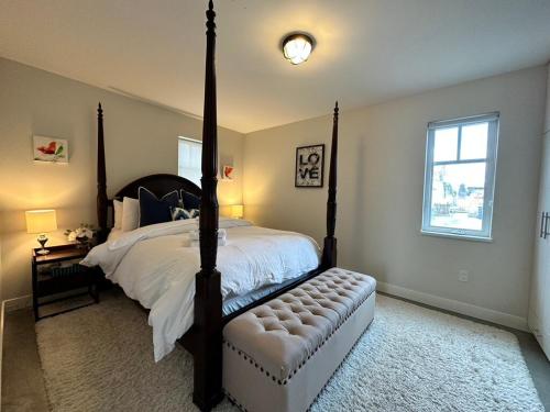 En eller flere senge i et værelse på Getaway Carriage House - Great Location! Private!