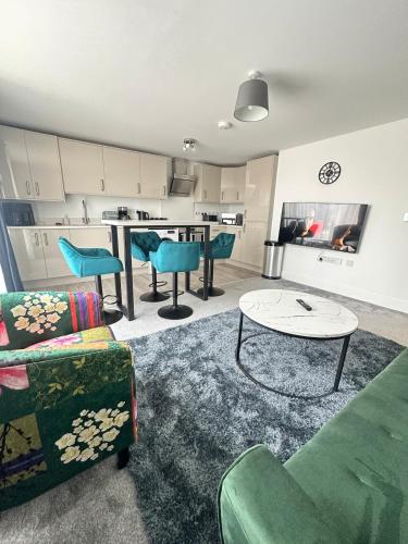 Η κουζίνα ή μικρή κουζίνα στο Stylish Woking Stay & Parking