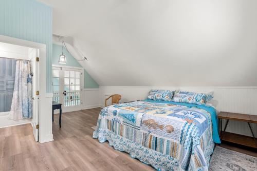 a bedroom with a bed and a desk in it at Sunbeam Sands in Kill Devil Hills