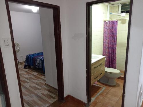 a bathroom with a toilet and a sink and a mirror at Casa Vacacional Andy in Cali