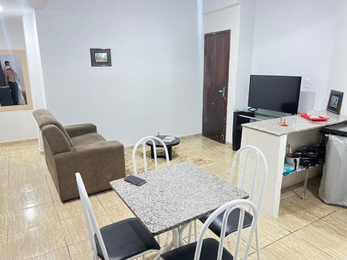 Μια τηλεόραση ή/και κέντρο ψυχαγωγίας στο Apartamento prox Rodoviaria