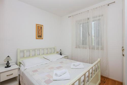 Family-friendly apartments with swimming pool Biograd na Moru, Biograd - 23754