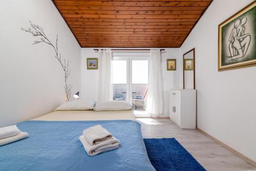 Apartments with parking space Rovinj - 24651