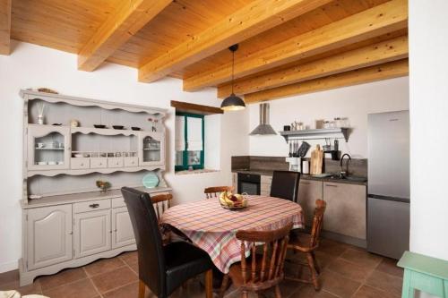 Holiday house with a parking space Valtura, Pula - 24732