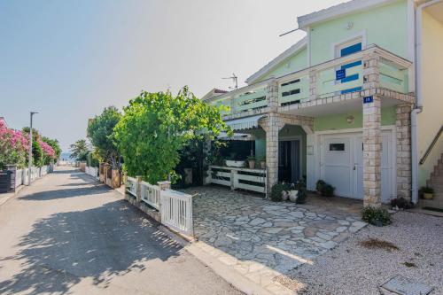 Apartments by the sea Vir - 24741