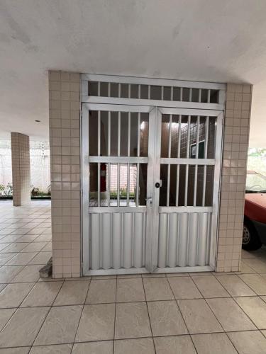 a garage door with a gate in a building at Hospedagem da Mag in João Pessoa