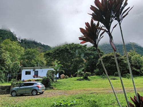 a car parked in front of a house at Villa Alegría in Choachí