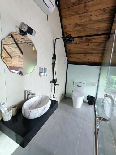 a bathroom with a sink and a toilet in it at Bungalow HTC tuần châu in Ha Long