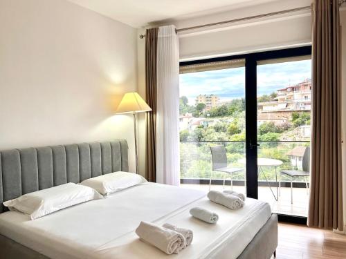 AMA'S 1BR Ap 1 - Parking, Sea View & Kitchen