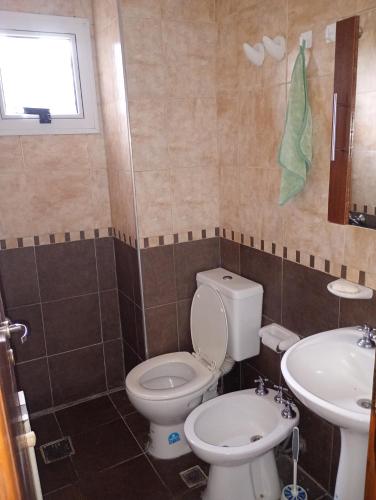 a bathroom with a toilet and a sink at Sueños in Villa Carlos Paz