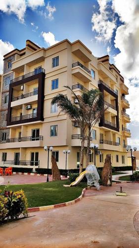 a man riding a skateboard in front of a building at جوليانا in Dawwār Muşādif Yūnus