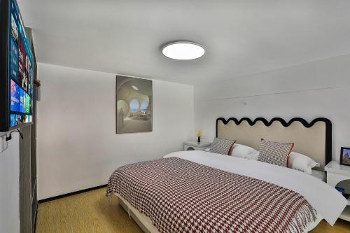 Katil atau katil-katil dalam bilik di Chuxin Moshe Hotel--Free shuttle bus service from PuD'ong Airport and Disneyland is available