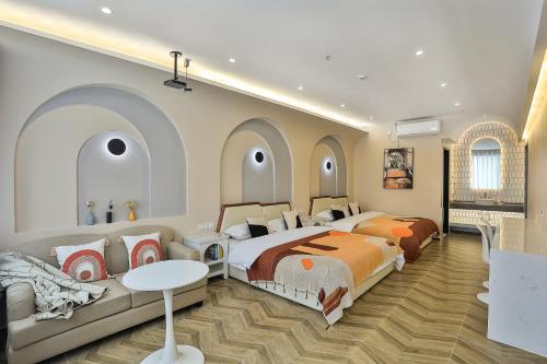 Ruang duduk di Chuxin Moshe Hotel--Free shuttle bus service from PuD'ong Airport and Disneyland is available