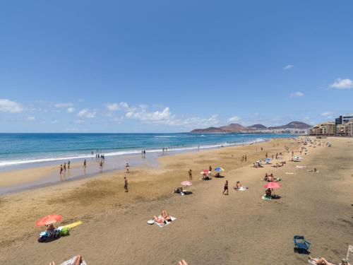 Apartment in Las Palmas by Playa de Las Canteras
