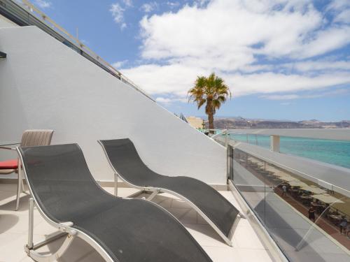 Beachfront Apartment in Las Palmas with Terrace