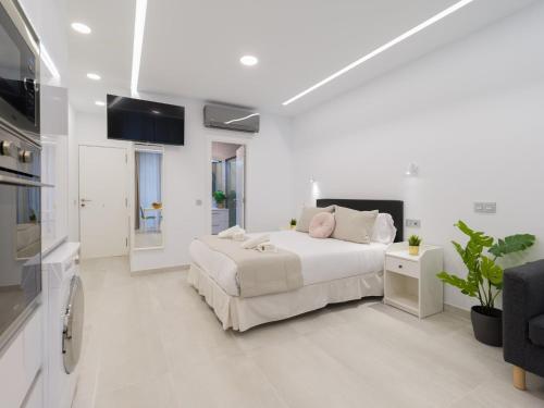Apartment in Las Palmas by Playa de Las Canteras