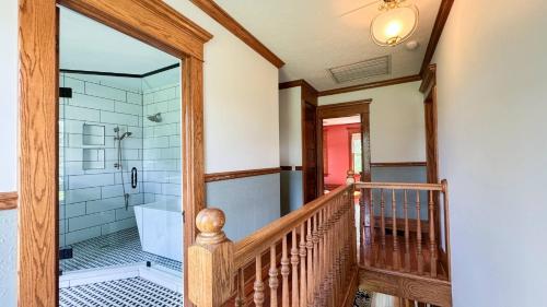 Ένα μπάνιο στο Nature Valley Farm- 2BD/1BA on private 53 acres