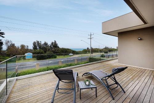 Balkón nebo terasa v ubytování Bayview Bliss Beachfront Escape Rye