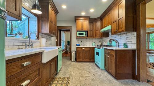 Η κουζίνα ή μικρή κουζίνα στο Nature Valley Farm- 2BD/1BA on private 53 acres